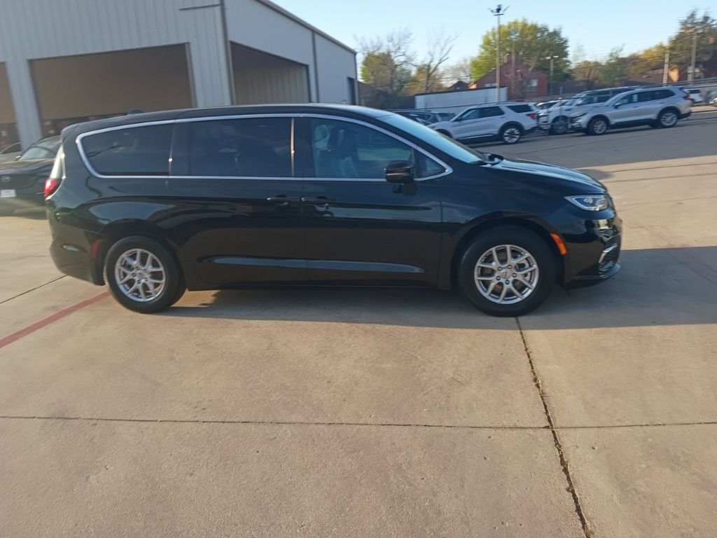 Thumbnail: 2025 Chrysler Pacifica - 7