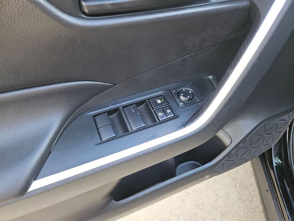 Thumbnail: 2025 Toyota RAV4 - 15