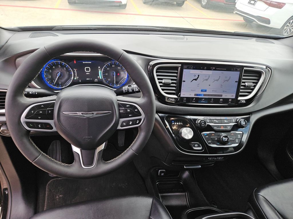 Thumbnail: 2025 Chrysler Pacifica - 16