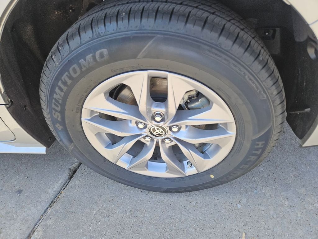 Thumbnail: 2025 Toyota Sienna - 24