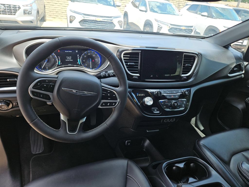 Thumbnail: 2025 Chrysler Pacifica - 16