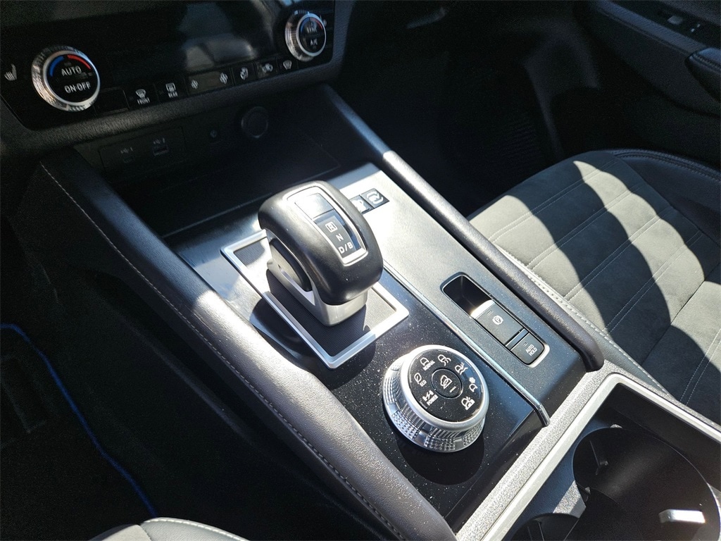 Thumbnail: 2023 Mitsubishi Outlander - 17