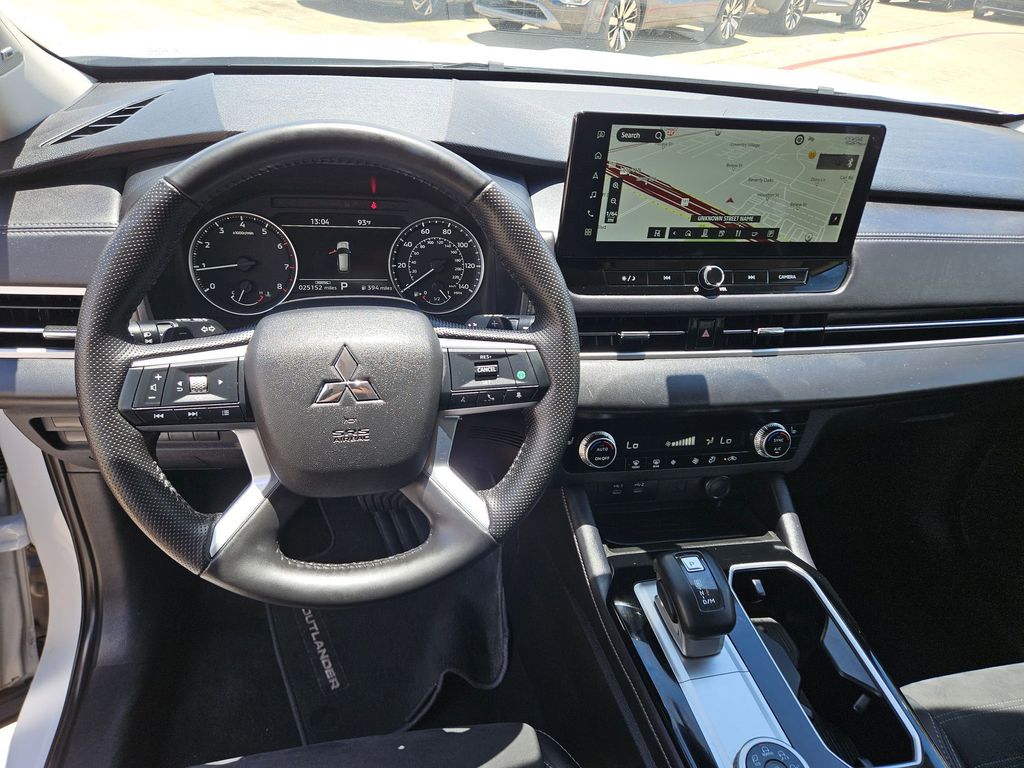 Thumbnail: 2025 Mitsubishi Outlander - 17