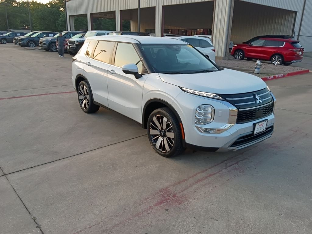 Thumbnail: 2025 Mitsubishi Outlander - 5