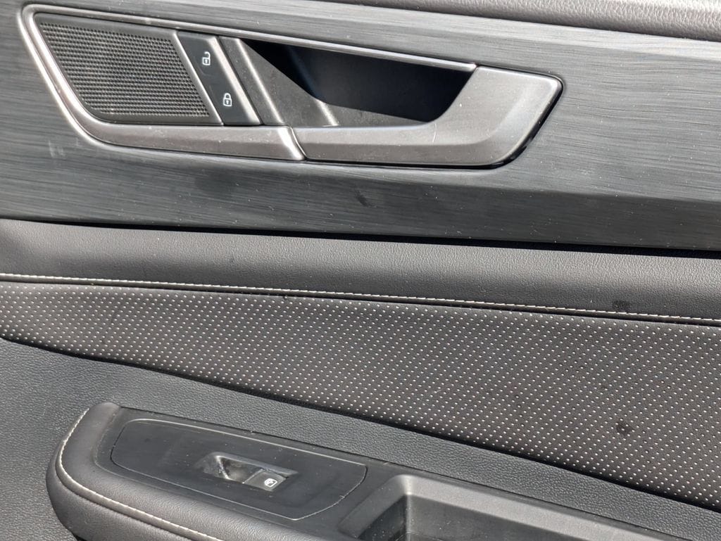 2025 Volkswagen Atlas Cross Sport SE w/Tech - Photo 33