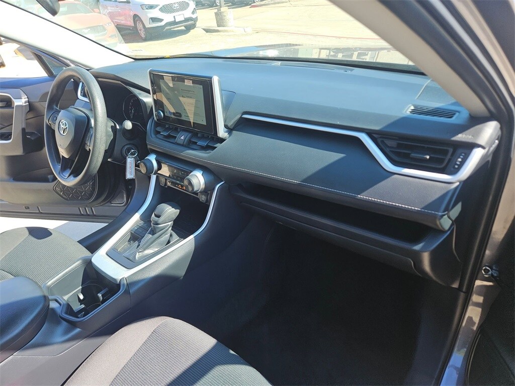 Thumbnail: 2025 Toyota RAV4 - 31