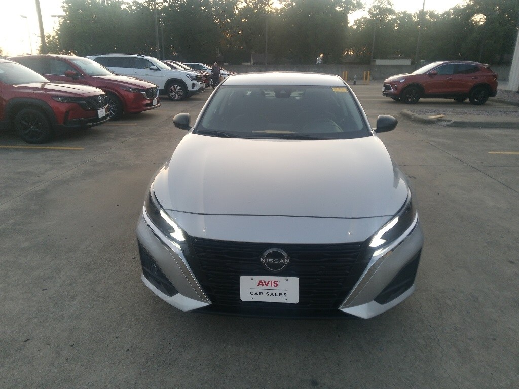 2024 Nissan Altima 2.5 SV photo 2