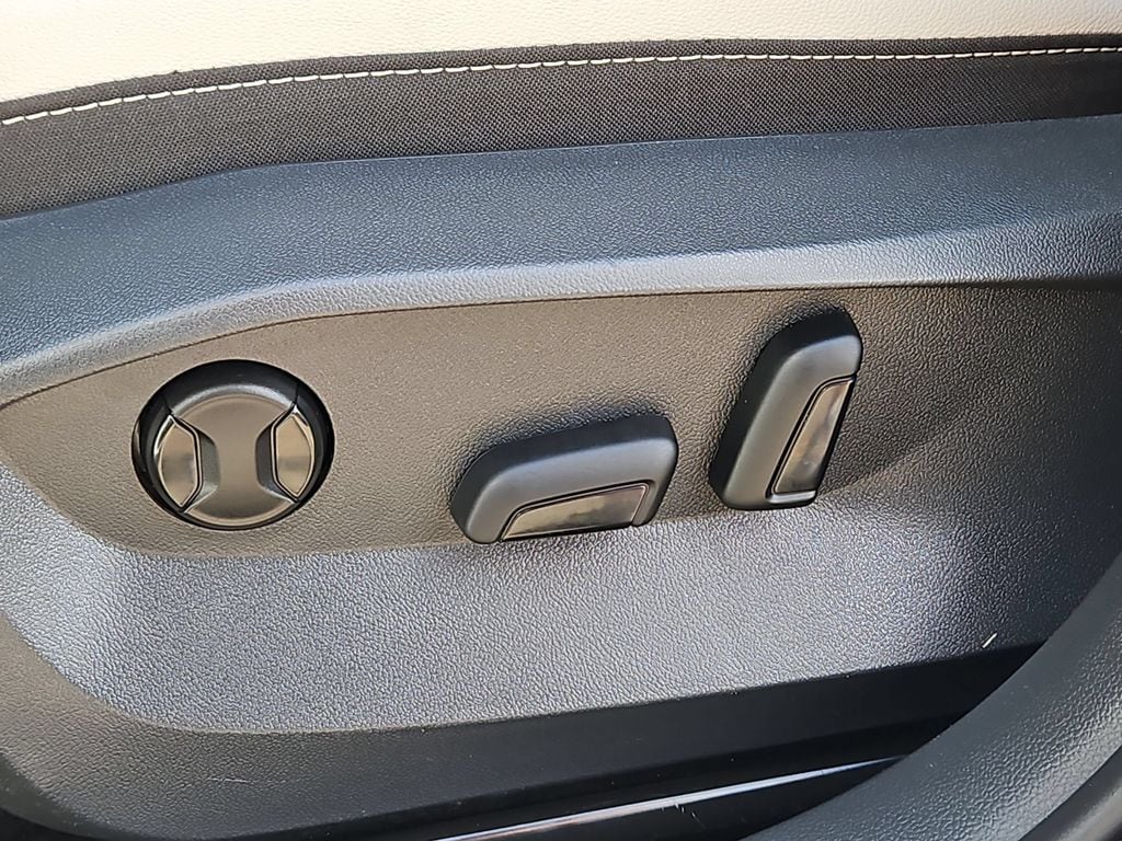Thumbnail: 2025 Volkswagen Taos - 14