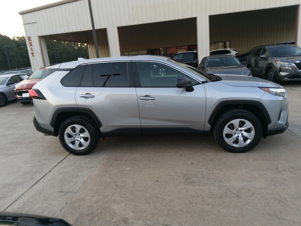 Thumbnail: 2025 Toyota RAV4 - 4