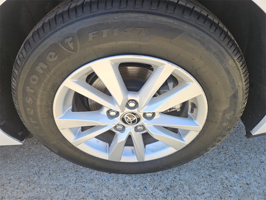 Thumbnail: 2025 Toyota Camry - 25