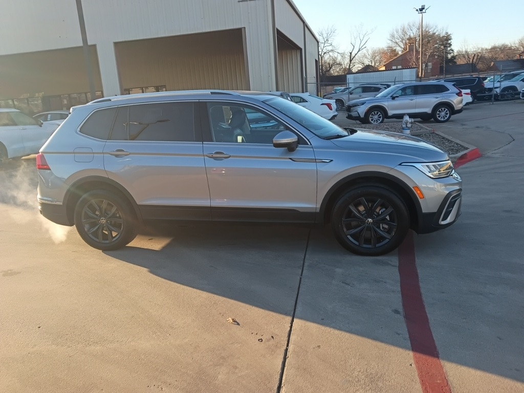 Thumbnail: 2024 Volkswagen Tiguan - 3