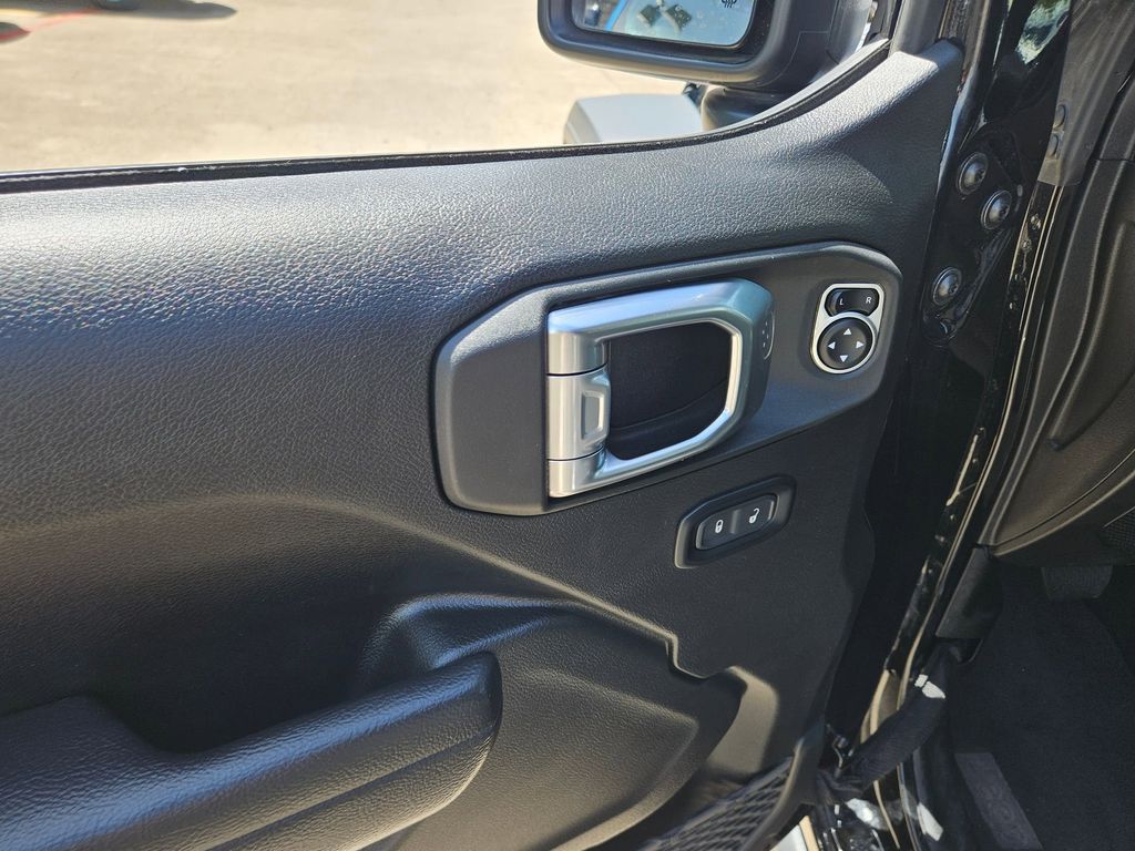 Thumbnail: 2025 Jeep Wrangler - 15