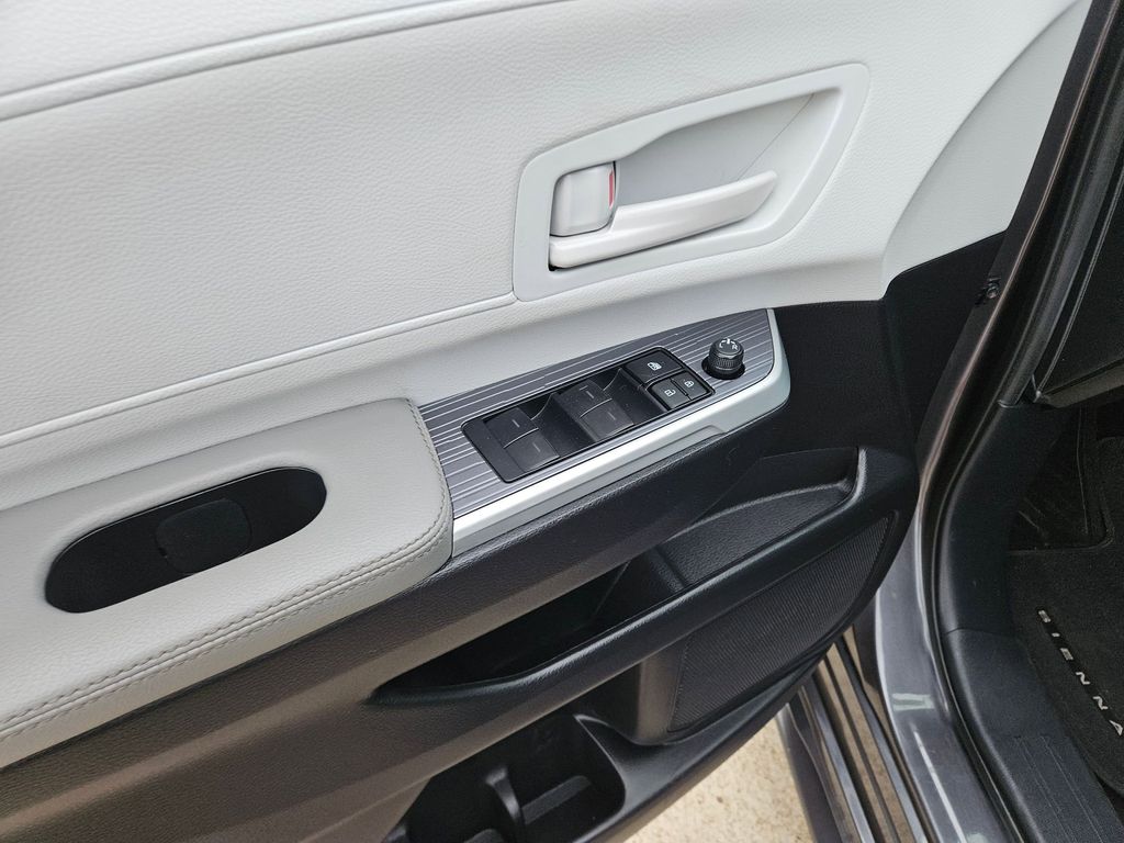Thumbnail: 2025 Toyota Sienna - 15