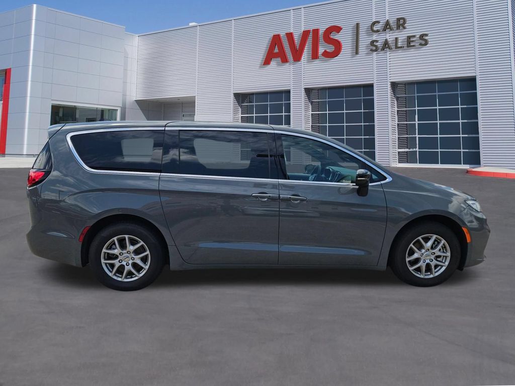 Thumbnail: 2025 Chrysler Pacifica - 7