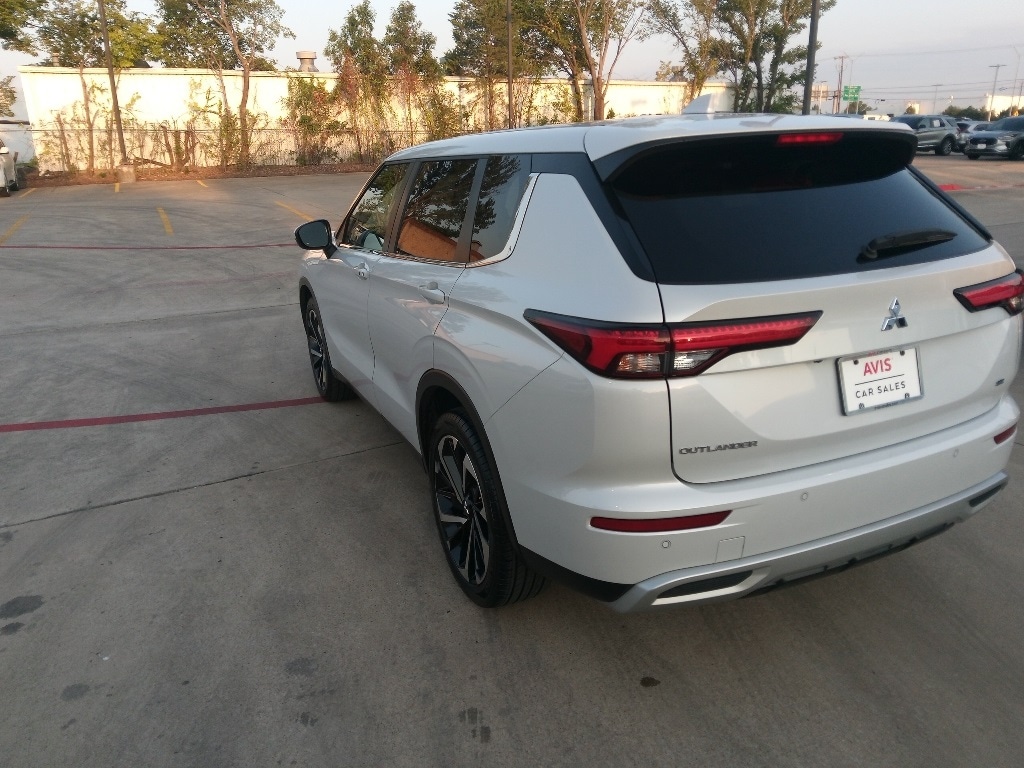 Thumbnail: 2024 Mitsubishi Outlander - 6