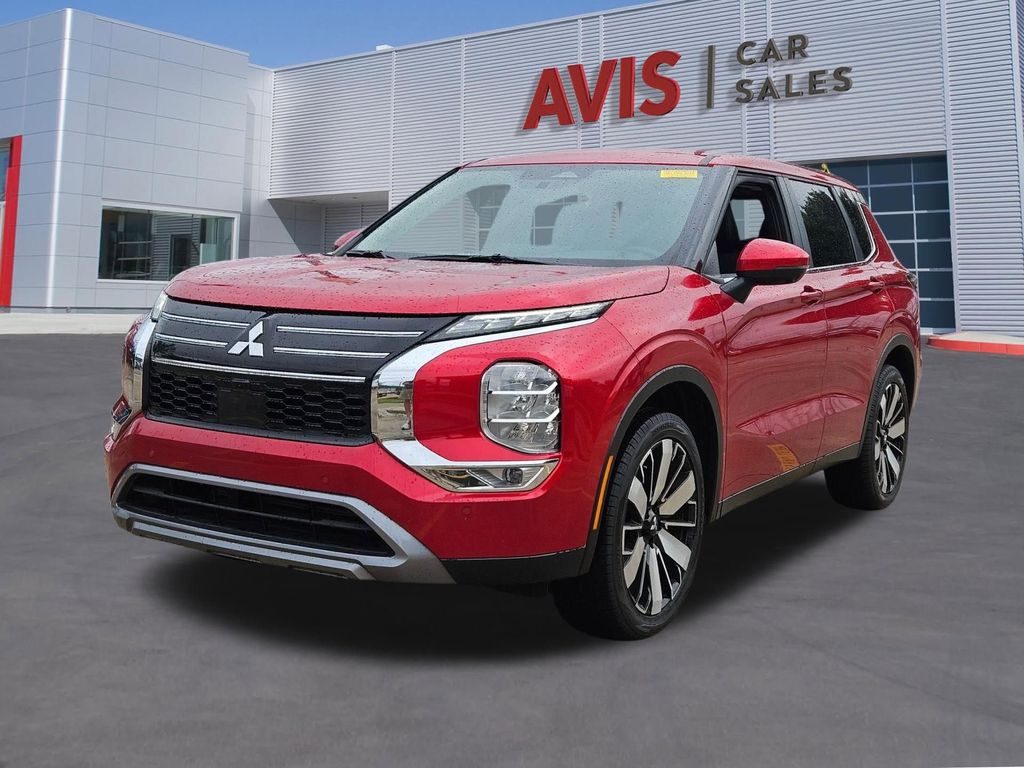 2025 Mitsubishi Outlander SE 2WD's photo