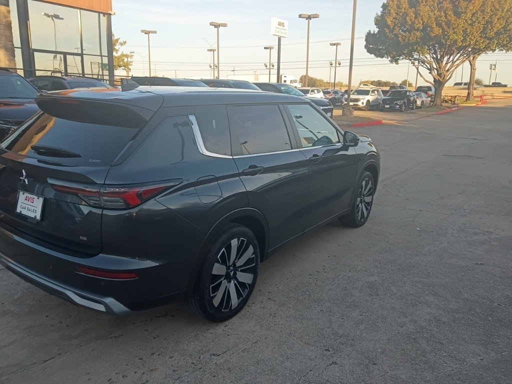 Thumbnail: 2025 Mitsubishi Outlander - 9