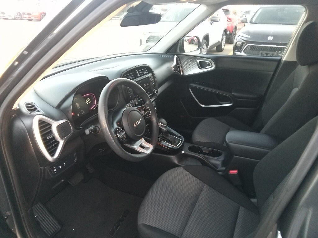 2024 Kia Soul LX photo 3