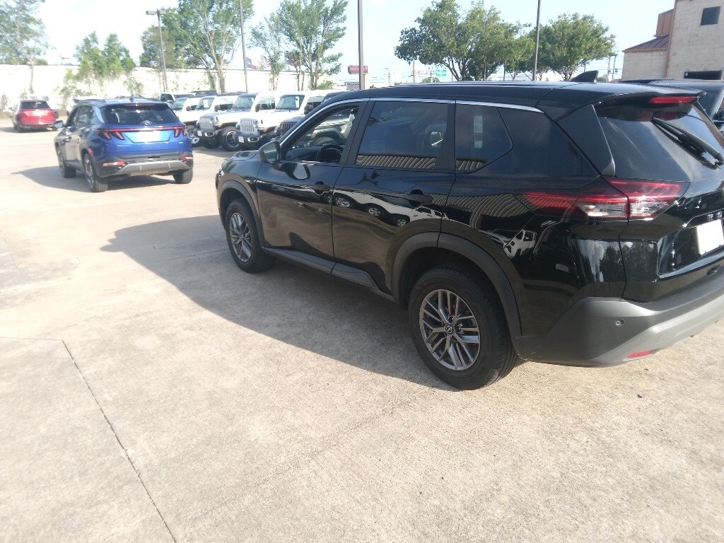 Thumbnail: 2023 Nissan Rogue - 4
