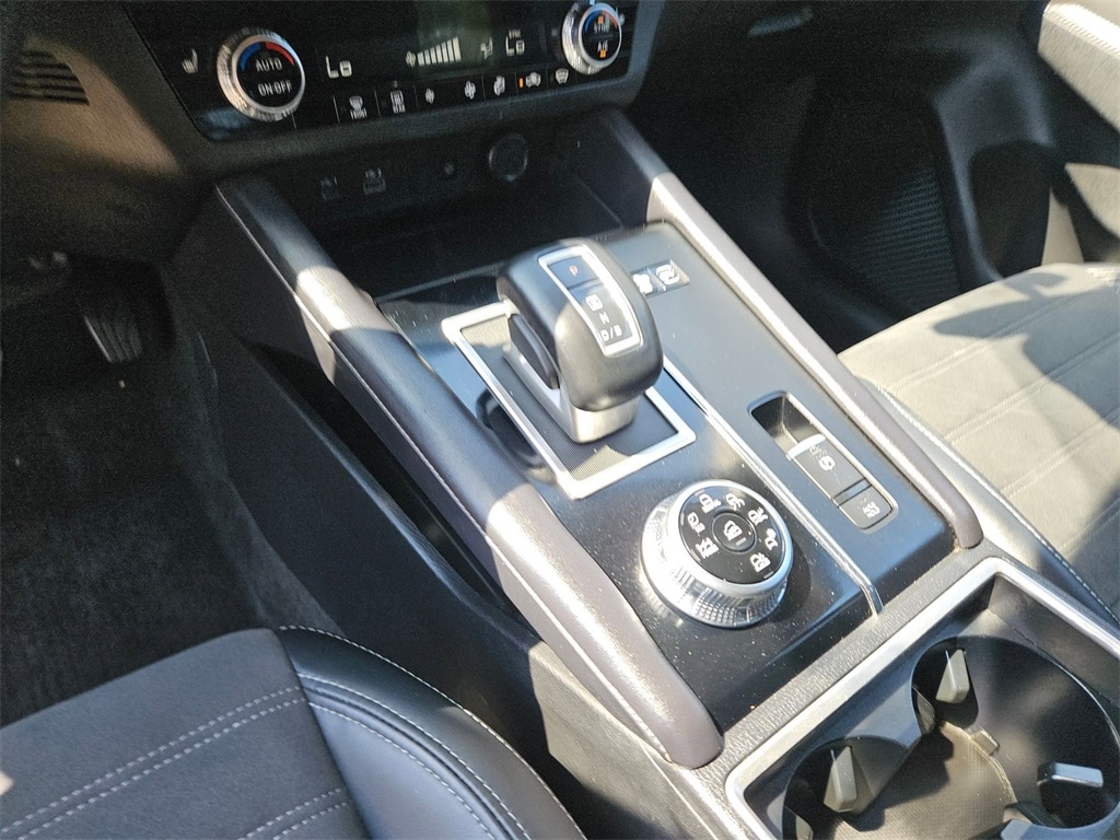 Thumbnail: 2023 Mitsubishi Outlander - 17