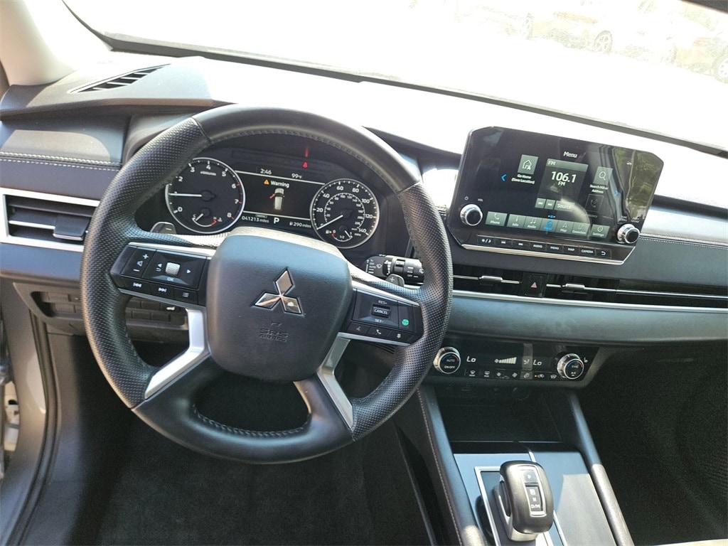 Thumbnail: 2024 Mitsubishi Outlander - 16