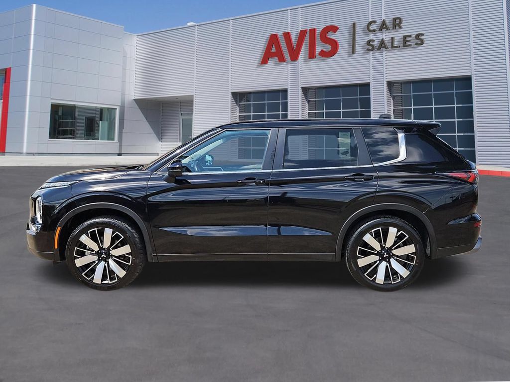 Thumbnail: 2025 Mitsubishi Outlander - 10