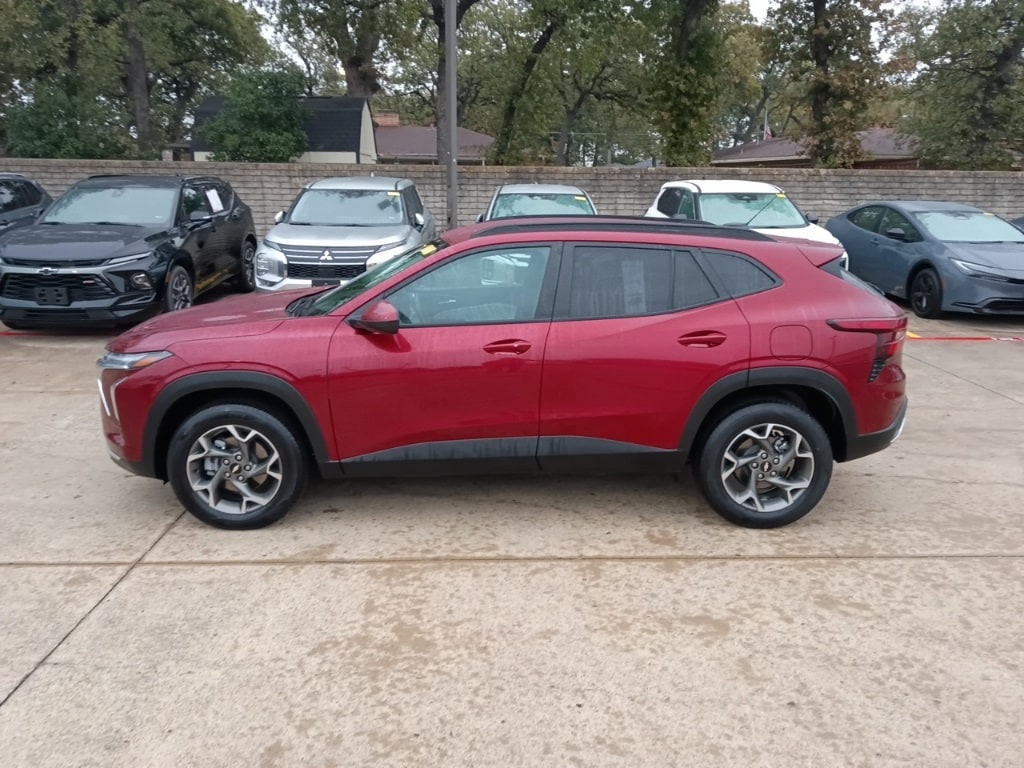 Thumbnail: 2025 Chevrolet Trax - 8