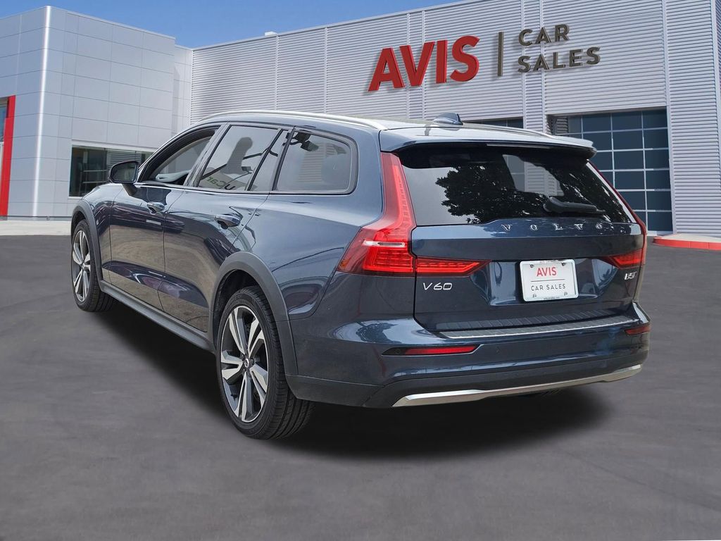 Thumbnail: 2025 Volvo S60 - 3
