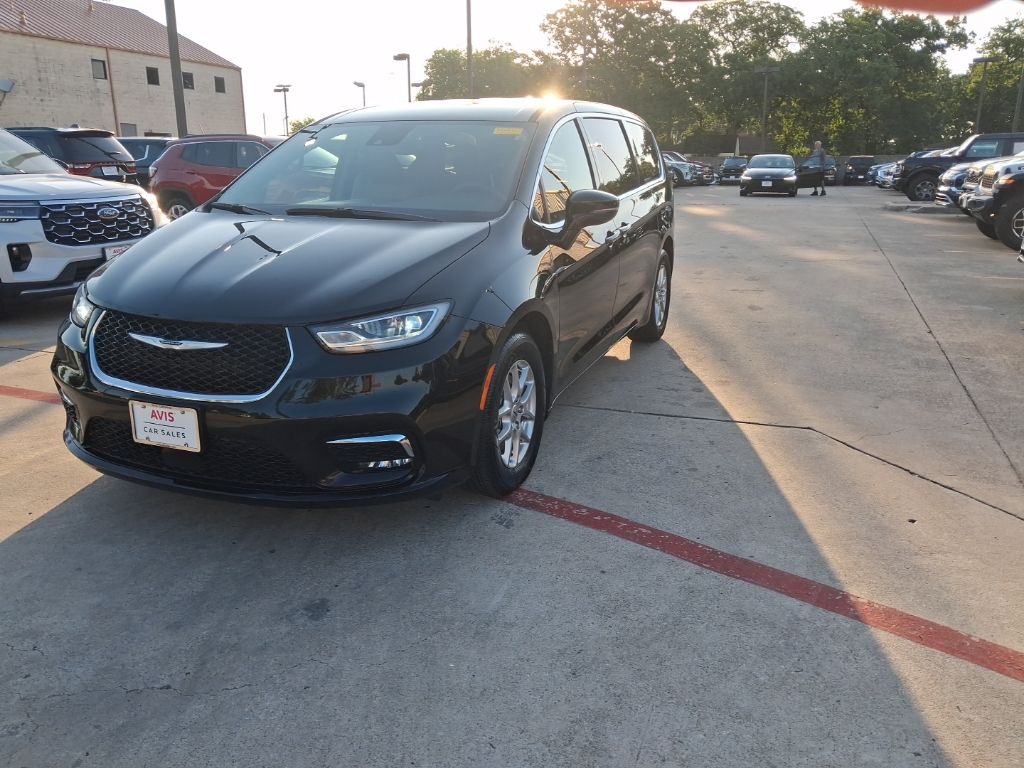 2025 Chrysler Pacifica's photo