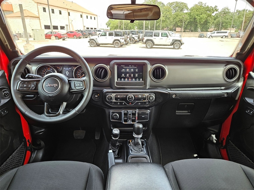 Thumbnail: 2023 Jeep Gladiator - 21