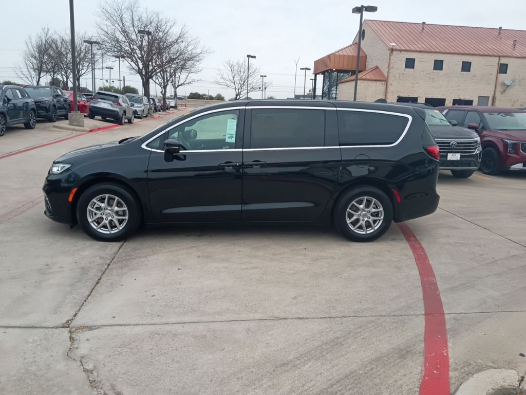 Thumbnail: 2025 Chrysler Pacifica - 2