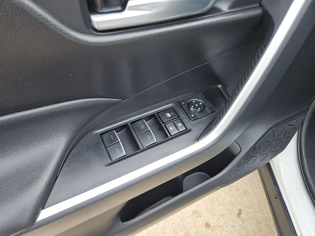 Thumbnail: 2025 Toyota RAV4 - 15