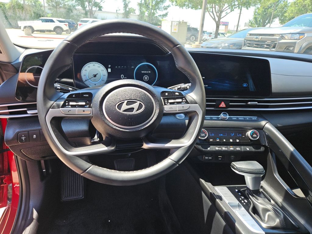 Thumbnail: 2025 Hyundai Elantra - 17