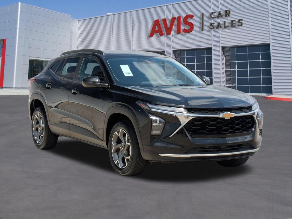 Thumbnail: 2025 Chevrolet Trax - 3