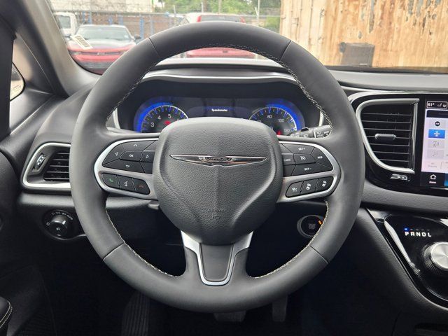 Thumbnail: 2025 Chrysler Pacifica - 22