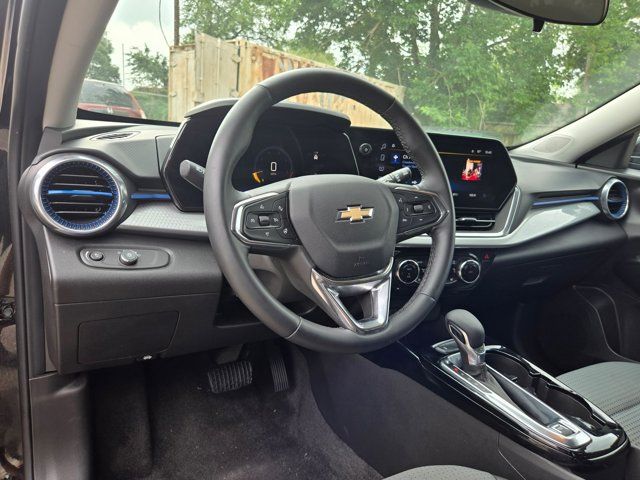 Thumbnail: 2025 Chevrolet Trax - 15