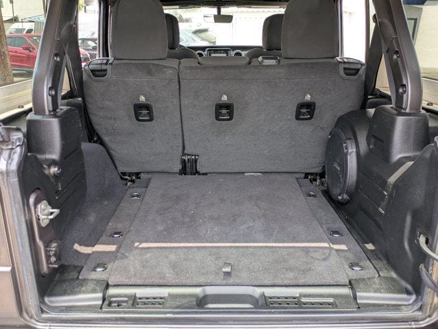 2023 Jeep Wrangler 4-Door Sahara - Photo 26