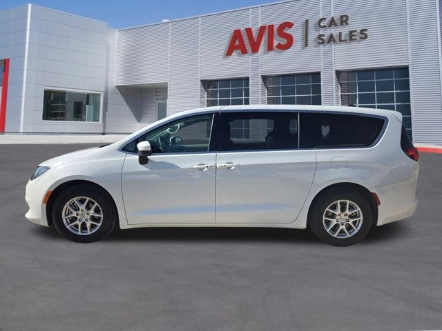 Thumbnail: 2023 Chrysler Voyager - 11