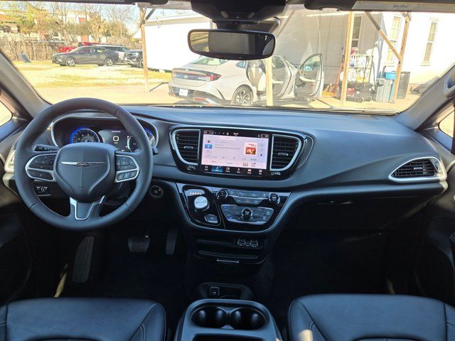 Thumbnail: 2025 Chrysler Pacifica - 24