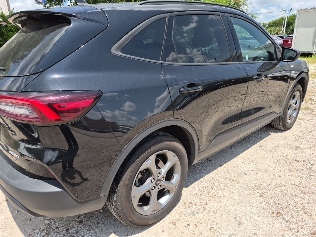Thumbnail: 2025 Ford Escape - 3