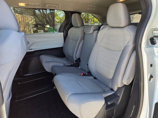 Thumbnail: 2025 Toyota Sienna - 25