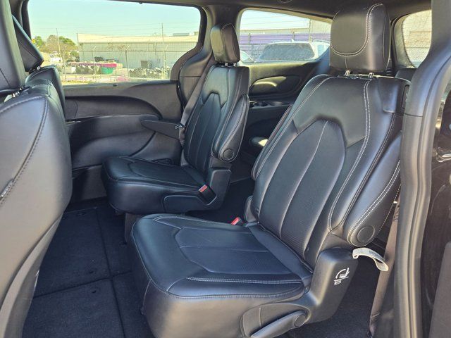 Thumbnail: 2025 Chrysler Pacifica - 25