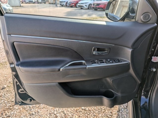 Thumbnail: 2024 Mitsubishi Outlander - 9