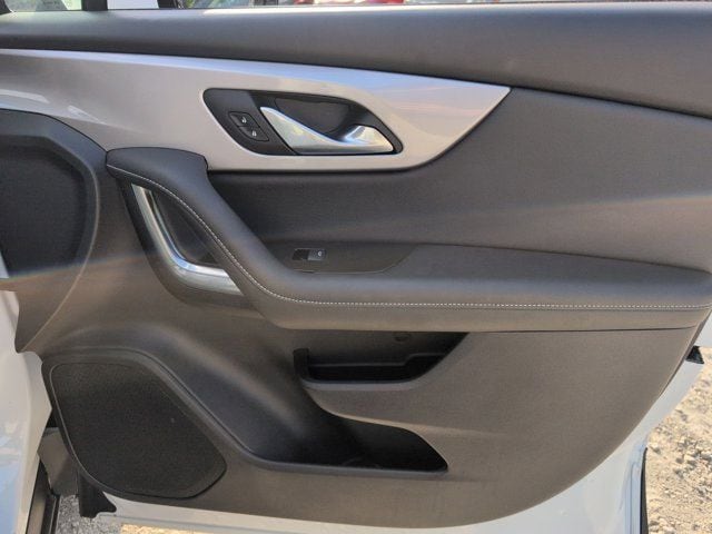 Thumbnail: 2025 Chevrolet Blazer - 32