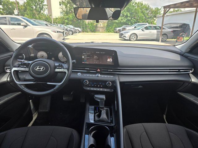 Thumbnail: 2025 Hyundai Elantra - 25