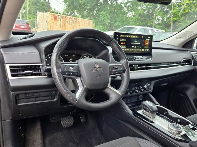 Thumbnail: 2025 Mitsubishi Outlander - 15