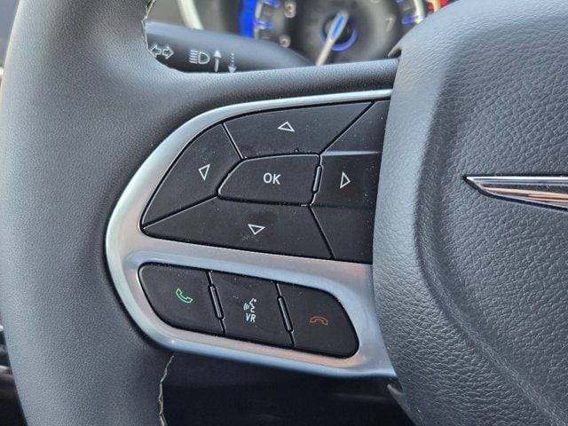 Thumbnail: 2025 Chrysler Pacifica - 21