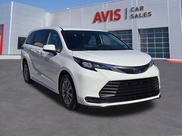Thumbnail: 2025 Toyota Sienna - 3