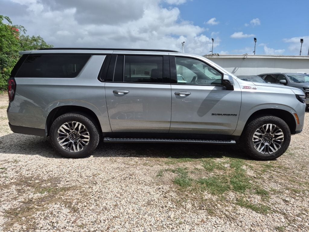 Thumbnail: 2025 Chevrolet Suburban - 5