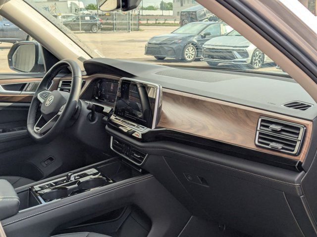 2025 Volkswagen Atlas SE w/Tech - Photo 32